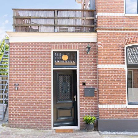 Sfeervol Verblijf In Oude Gemeentehuis Eenrum. Exterior foto
